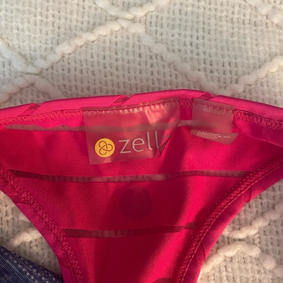 Set of two workout tops - Picture 4 of 4